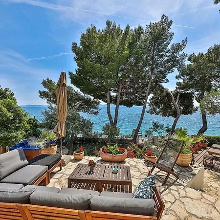 Villa Luxury - By The Sea, Summer Kitchen, Hot Tub, Sup, Boat, 5 Rooms, Wifi, Parking - Trogir *