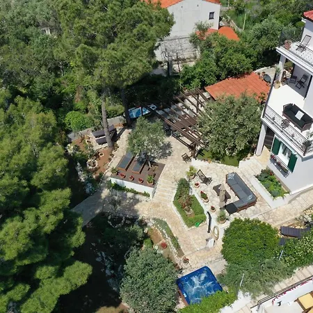Villa Luxury - By The Sea, Summer Kitchen, Hot Tub, Sup, Boat, 5 Rooms, Wifi, Parking - Trogir *