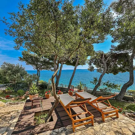 Villa Luxury - By The Sea, Summer Kitchen, Hot Tub, Sup, Boat, 5 Rooms, Wifi, Parking - Trogir