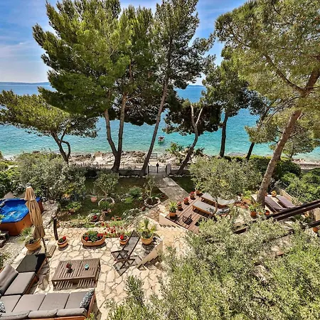 Luxury - By The Sea, Summer Kitchen, Hot Tub, Sup, Boat, 5 Rooms, Wifi, Parking - Trogir Villa *