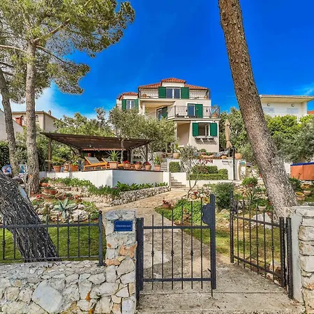 Villa Luxury - By The Sea, Summer Kitchen, Hot Tub, Sup, Boat, 5 Rooms, Wifi, Parking - Trogir