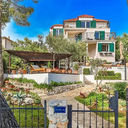 Luxury - By The Sea, Summer Kitchen, Hot Tub, Sup, Boat, 5 Rooms, Wifi, Parking - Trogir Villa