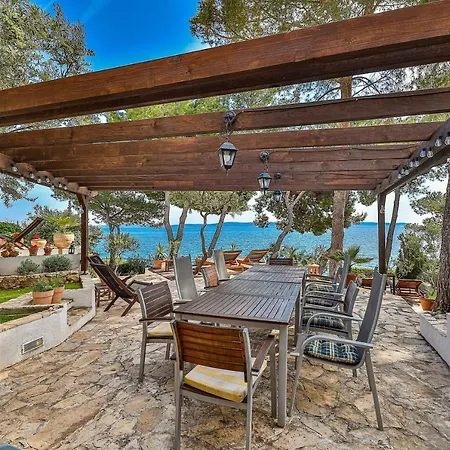 Luxury - By The Sea, Summer Kitchen, Hot Tub, Sup, Boat, 5 Rooms, Wifi, Parking - Trogir Villa Okrug Gornji