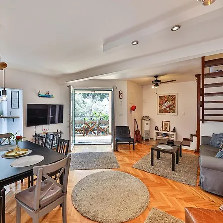 Luxury - By The Sea, Summer Kitchen, Hot Tub, Sup, Boat, 5 Rooms, Wifi, Parking - Trogir Villa *