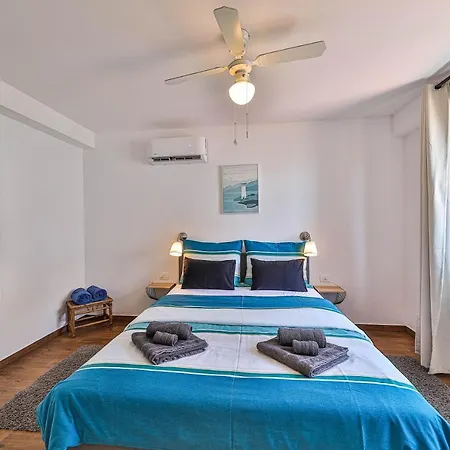 Villa Luxury - By The Sea, Summer Kitchen, Hot Tub, Sup, Boat, 5 Rooms, Wifi, Parking - Trogir *