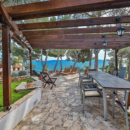 Villa Luxury - By The Sea, Summer Kitchen, Hot Tub, Sup, Boat, 5 Rooms, Wifi, Parking - Trogir