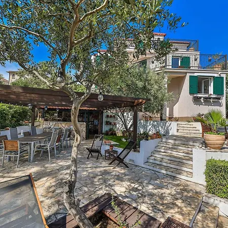 Luxury - By The Sea, Summer Kitchen, Hot Tub, Sup, Boat, 5 Rooms, Wifi, Parking - Trogir Villa