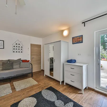 Luxury - By The Sea, Summer Kitchen, Hot Tub, Sup, Boat, 5 Rooms, Wifi, Parking - Trogir Okrug Gornji