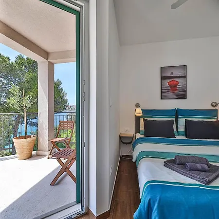 Villa Luxury - By The Sea, Summer Kitchen, Hot Tub, Sup, Boat, 5 Rooms, Wifi, Parking - Trogir Okrug Gornji