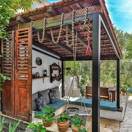 Villa Luxury - By The Sea, Summer Kitchen, Hot Tub, Sup, Boat, 5 Rooms, Wifi, Parking - Trogir Okrug Gornji