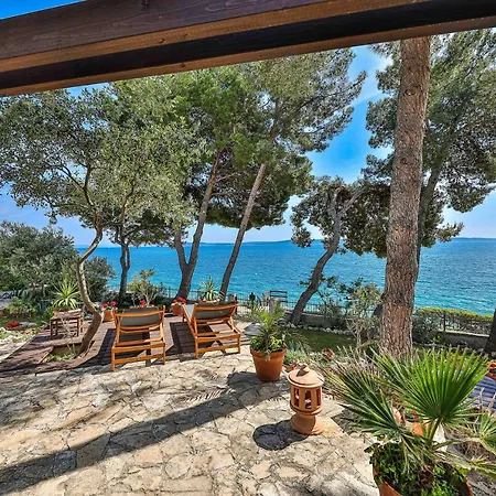 Villa Luxury - By The Sea, Summer Kitchen, Hot Tub, Sup, Boat, 5 Rooms, Wifi, Parking - Trogir Okrug Gornji