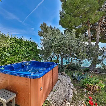 Luxury - By The Sea, Summer Kitchen, Hot Tub, Sup, Boat, 5 Rooms, Wifi, Parking - Trogir Okrug Gornji