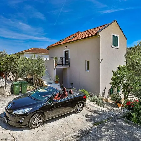 Luxury - By The Sea, Summer Kitchen, Hot Tub, Sup, Boat, 5 Rooms, Wifi, Parking - Trogir Okrug Gornji