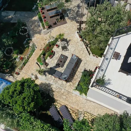 Luxury - By The Sea, Summer Kitchen, Hot Tub, Sup, Boat, 5 Rooms, Wifi, Parking - Trogir *