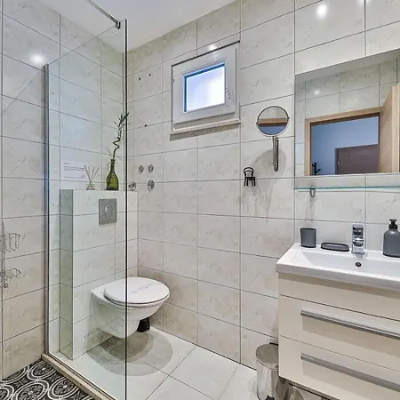 Villa Luxury - By The Sea, Summer Kitchen, Hot Tub, Sup, Boat, 5 Rooms, Wifi, Parking - Trogir