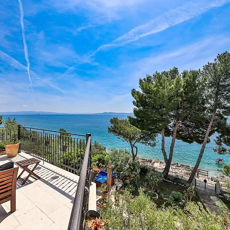 Villa Luxury - By The Sea, Summer Kitchen, Hot Tub, Sup, Boat, 5 Rooms, Wifi, Parking - Trogir Okrug Gornji