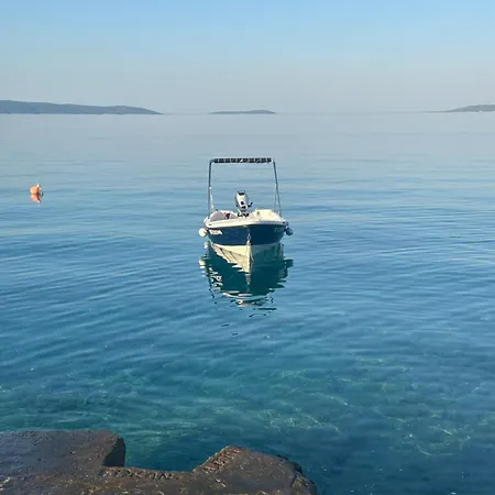Luxury - By The Sea, Summer Kitchen, Hot Tub, Sup, Boat, 5 Rooms, Wifi, Parking - Trogir Villa