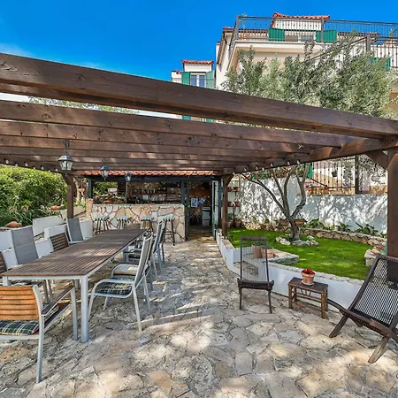 Villa Luxury - By The Sea, Summer Kitchen, Hot Tub, Sup, Boat, 5 Rooms, Wifi, Parking - Trogir