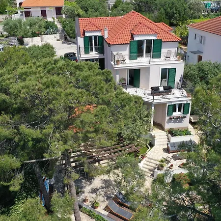 Luxury - By The Sea, Summer Kitchen, Hot Tub, Sup, Boat, 5 Rooms, Wifi, Parking - Trogir Villa *