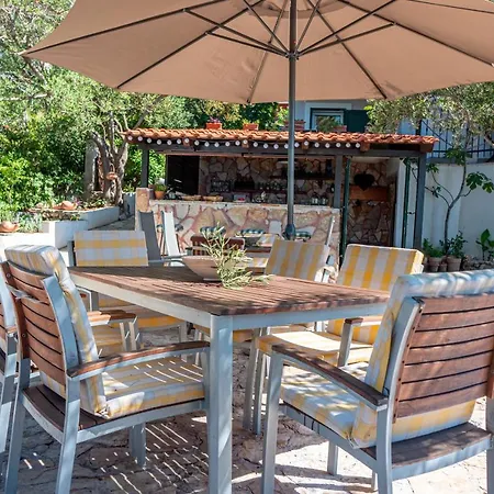 Villa Luxury - By The Sea, Summer Kitchen, Hot Tub, Sup, Boat, 5 Rooms, Wifi, Parking - Trogir Okrug Gornji