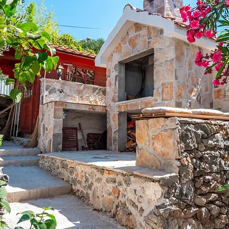 Luxury - By The Sea, Summer Kitchen, Hot Tub, Sup, Boat, 5 Rooms, Wifi, Parking - Trogir *